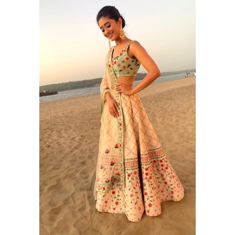 shivangi joshi kurti
