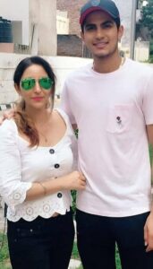 Shubman-gill-family-mother
