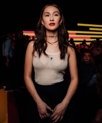 Lola Tung Ethnicity, Parents, Partner, Height, Age, TV, Bio & Facts